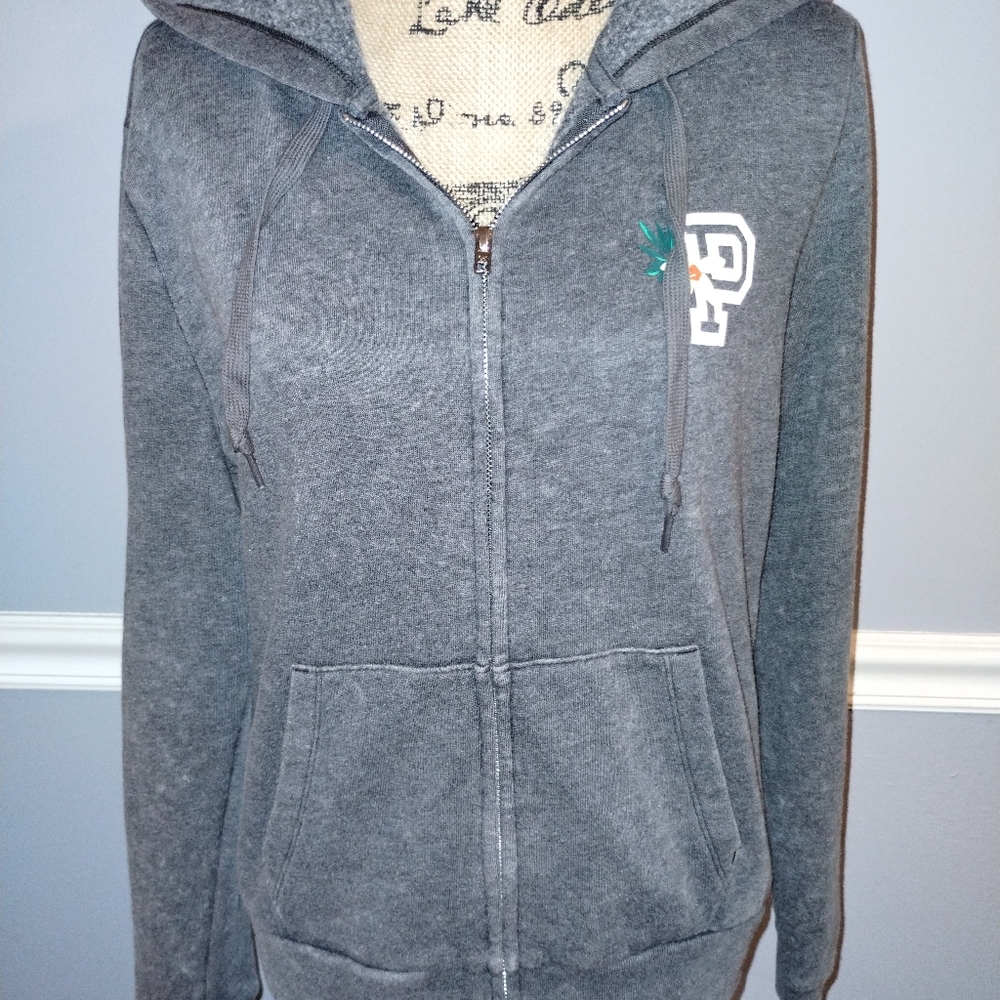 Full zip - Picture 2 of 9
